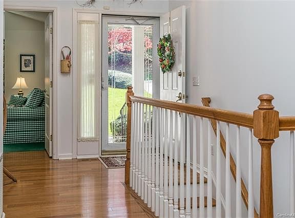 3rd image of 120 Jenny Lind Dr