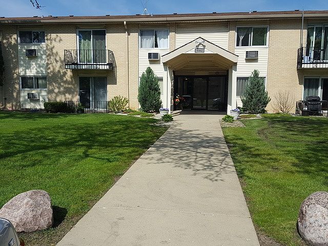 1st image of 9562 Park Ln APT 2C