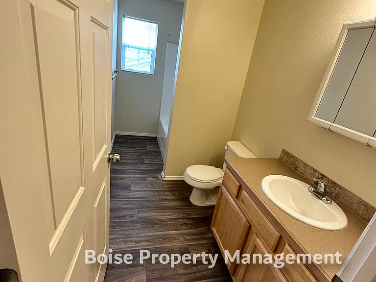 1396 N Lilly Ave — Photo 8