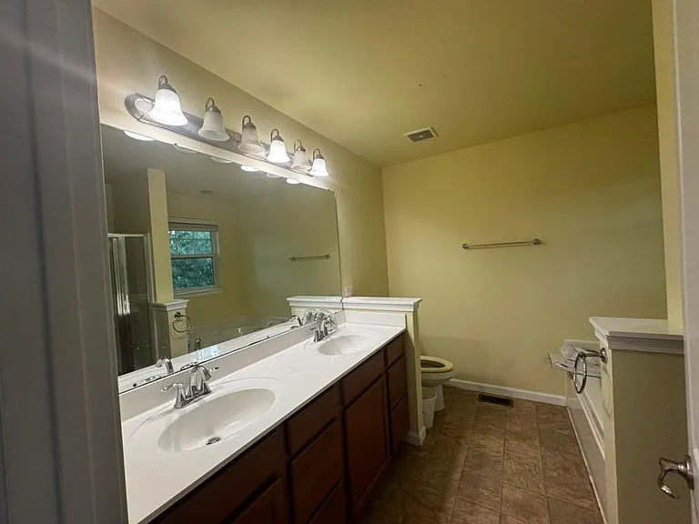 3335 Kentshire Cir — Photo 21