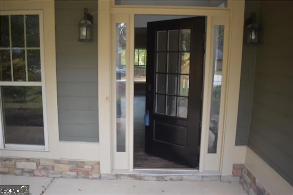 4 bed, $2,700 — Photo 3