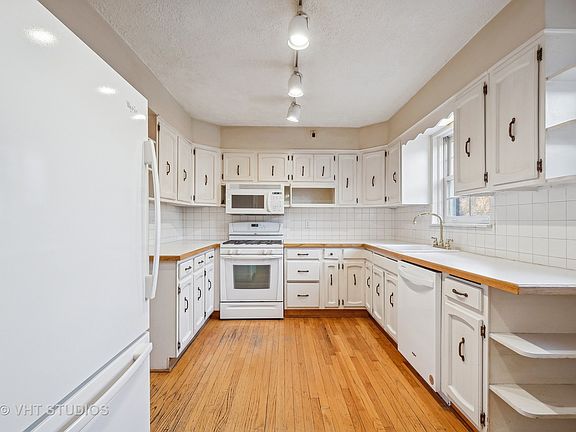 4th image of 6907 N Kenton Ave