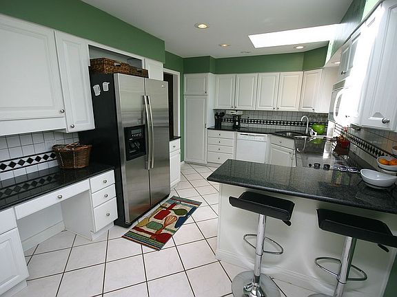 2nd image of 150 W New England Ave