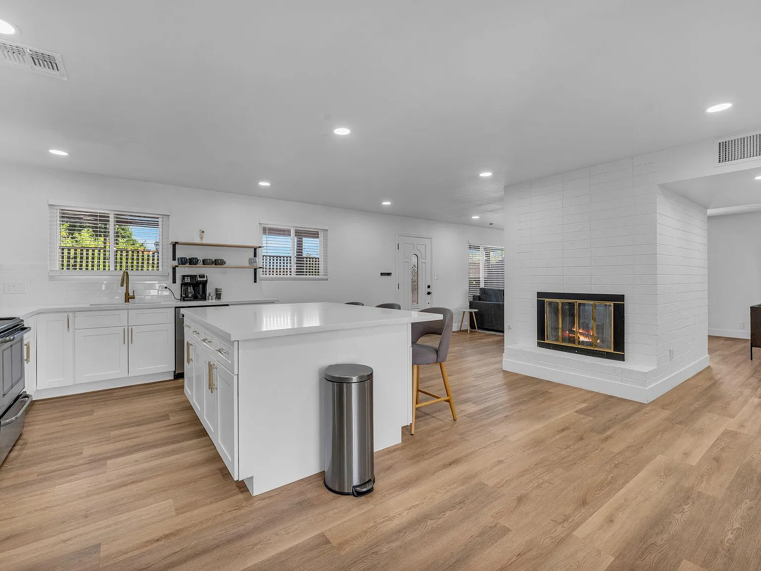 6928 E Granada Rd — Photo 2
