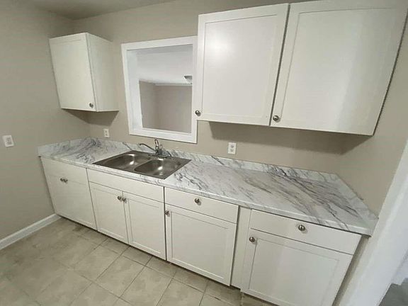 2nd image of 5251 Perry St