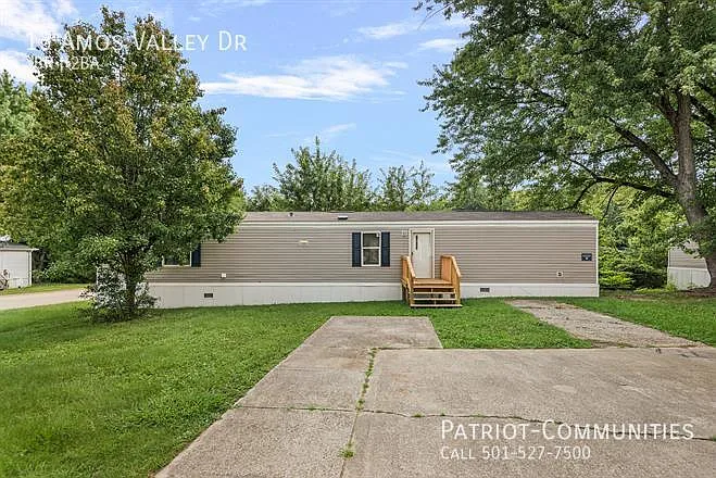 3 bed, $1,200 — Photo 2