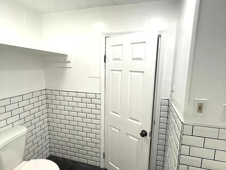 265 W Runyon St #1B — Photo 4