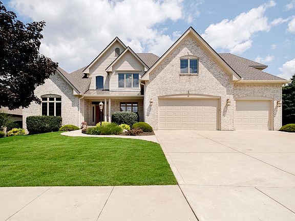 3rd image of 6809 Royal Oakland Pl
