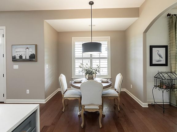 5th image of 40 Augusta Dr