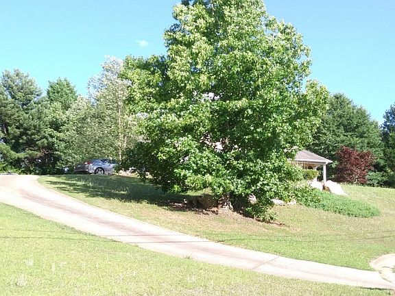 3rd image of 115 Live Oak Dr