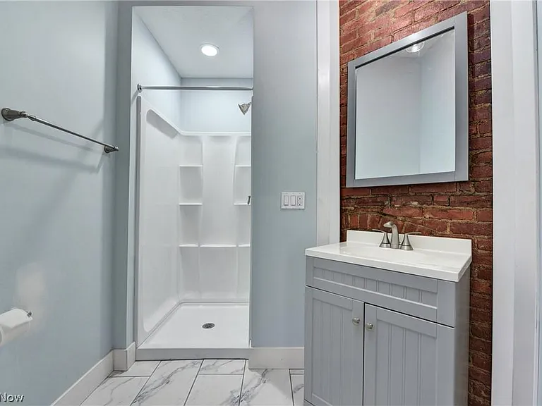 6014 Franklin Blvd #1 — Photo 16