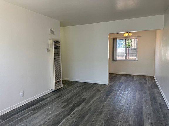 4th image of 1100 W 92nd St #1102-1/2