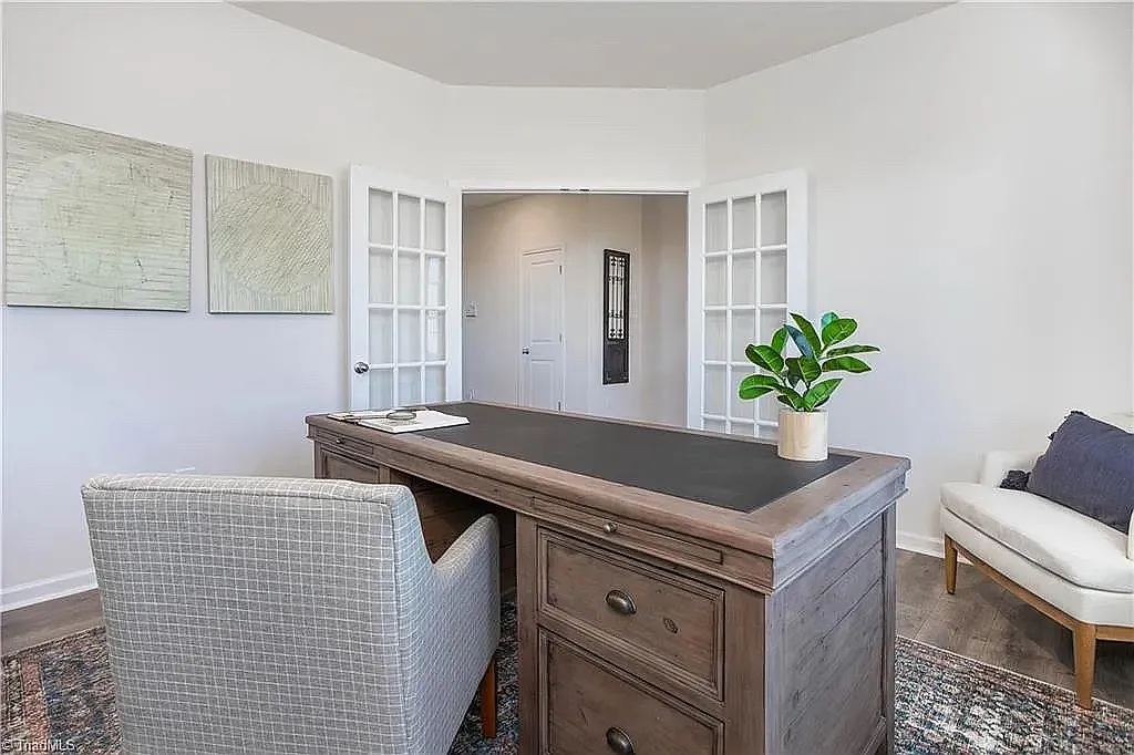 4 bed, 3.5 bath, 3108 sqft, $3,100 — Photo 4