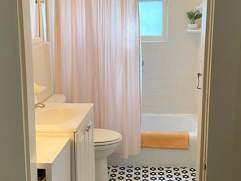 327 Vivelle Ave #A — Photo 11