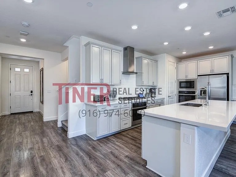 4016 Setucket St — Photo 8