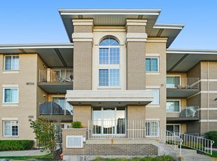 4219 W 76th St APT 105, Chicago, IL 60652