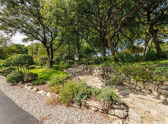 4th image of 8937 Crest Wood Dr