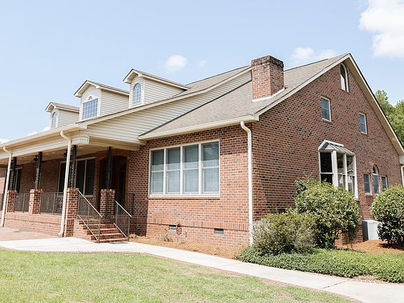 5th image of 311 Oak St