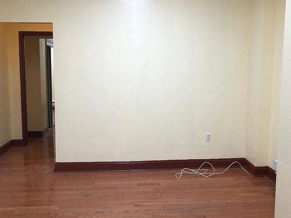 2nd image of 224 N 13th St APT 1R