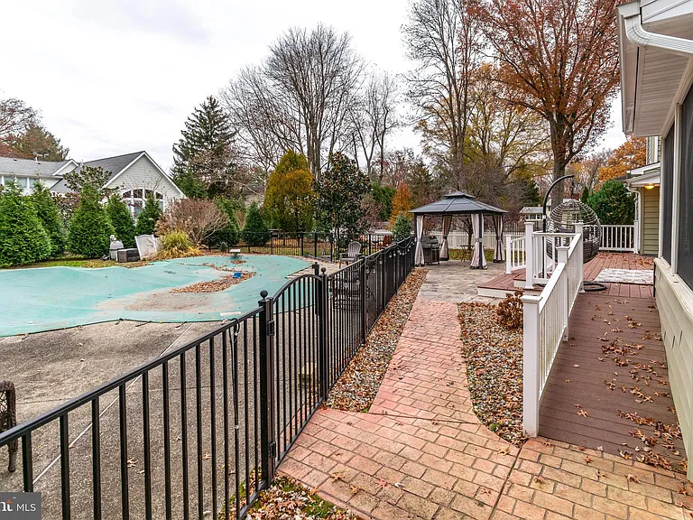 24 Camelia Ct — Photo 42