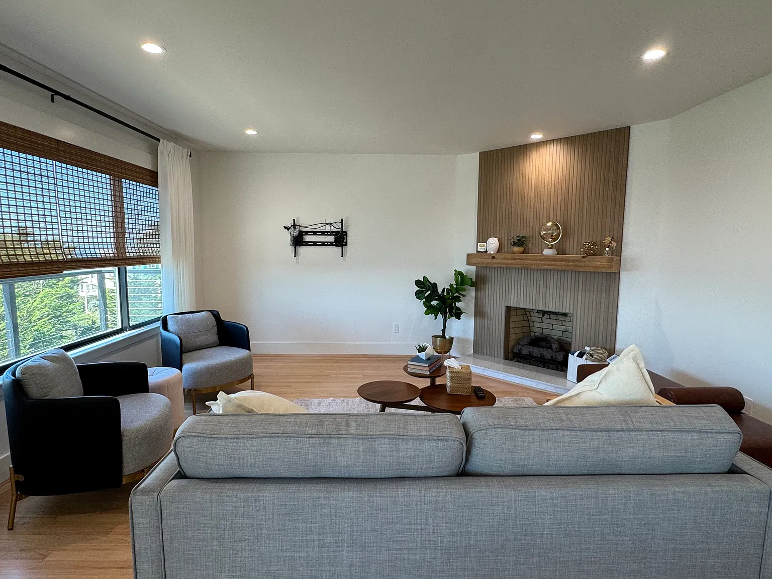 4 bed, 1629 sqft, $14,000 — Photo 3
