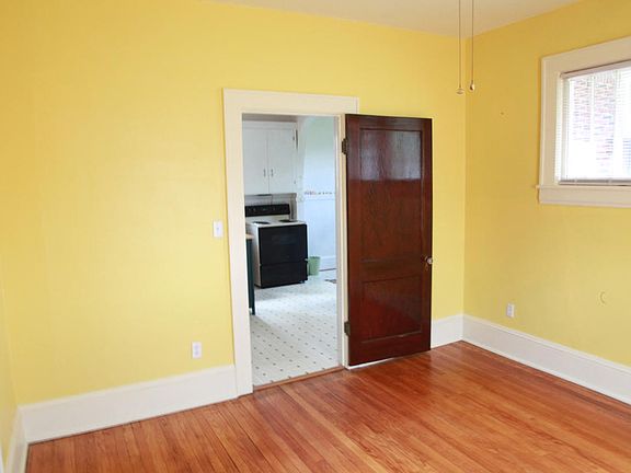 5th image of 2703 Meadows St NW