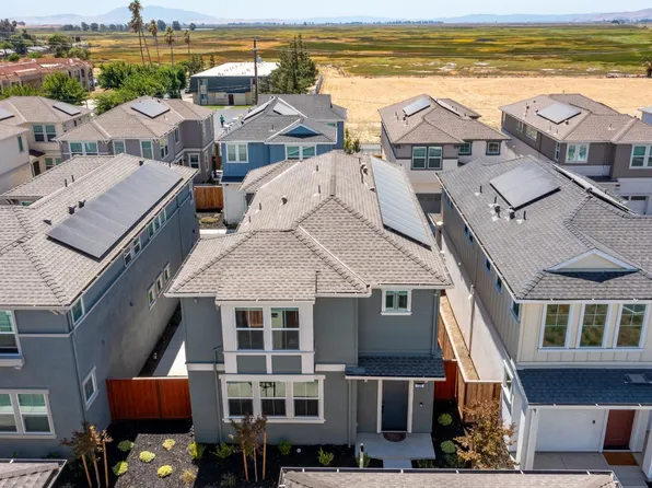128 Clownfish St, Suisun City, CA 94585
