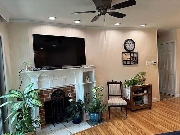 5th image of 27 Siegtown Rd APT 8G