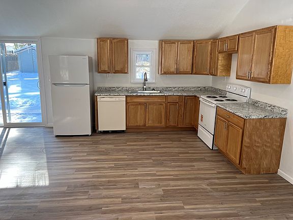 4th image of 739 Armstrong St