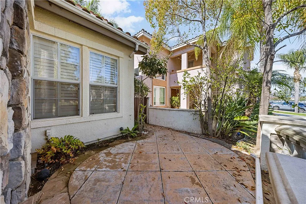 4 bed, 3.5 bath, 3068 sqft, $4,900 — Photo 4