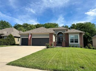17721 Mission Rdg, Smithville, MO 64089