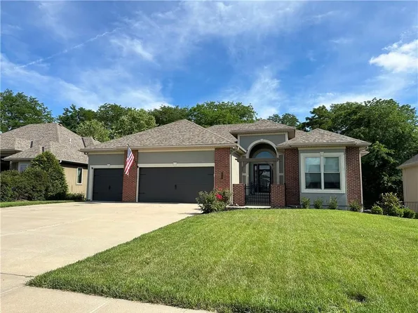 17721 Mission Rdg, Smithville, MO 64089