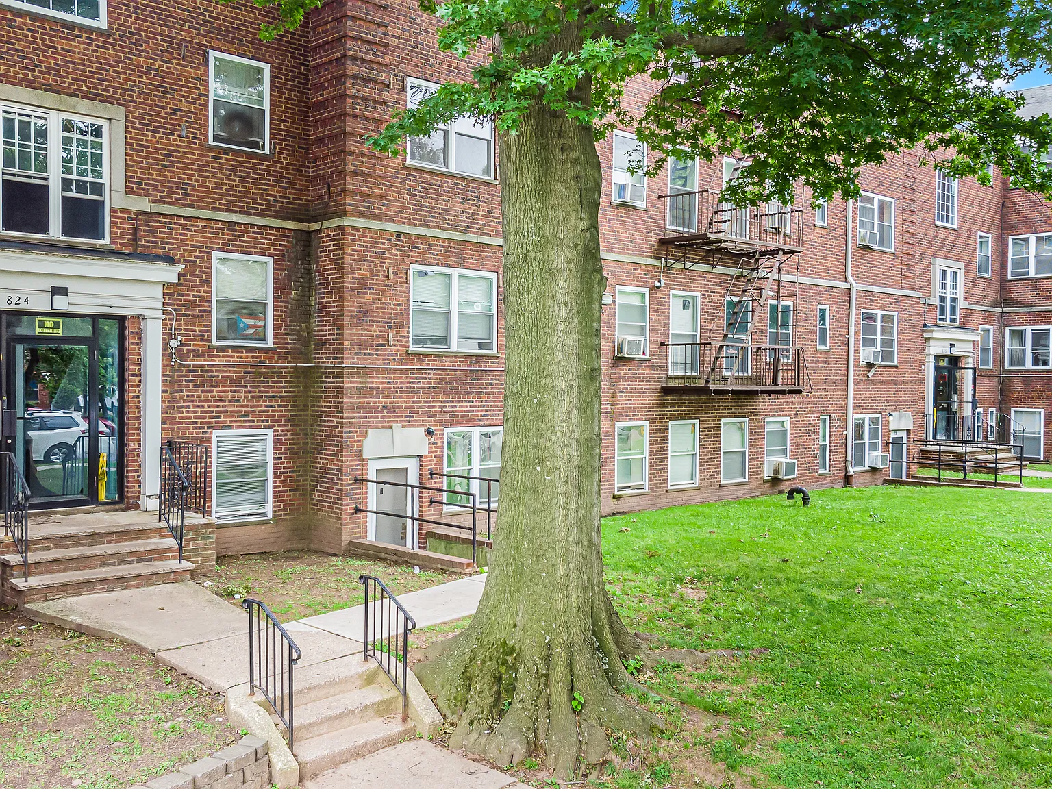 2 bed, 1000 sqft, $1,850 — Photo 2