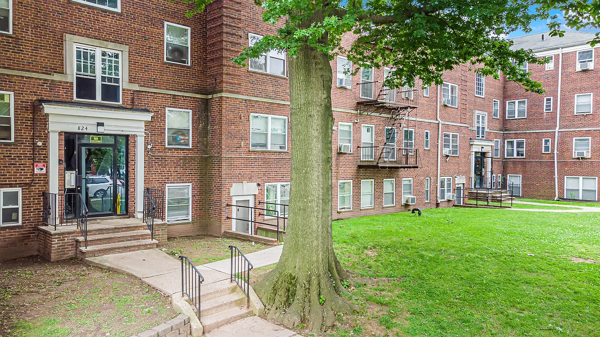 Building Photo - 836 Jersey Ave #2