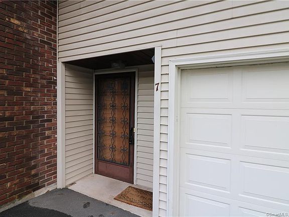 2nd image of 426 Farmington Ave APT B7