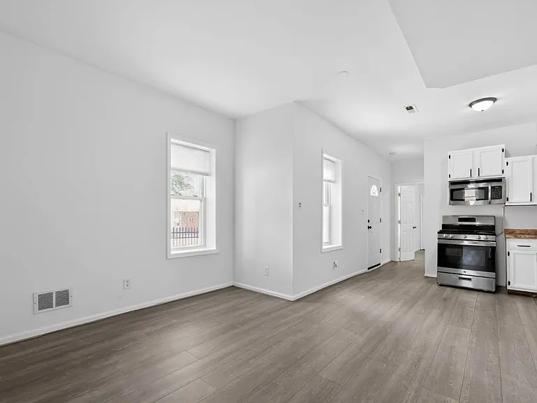 606 S Claymont St #1 — Photo 11