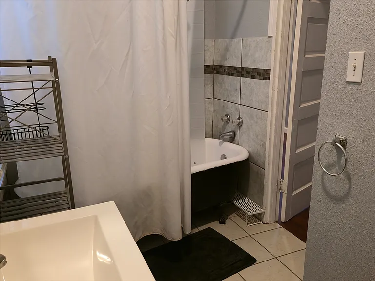 1614 Market St #4 — Photo 13