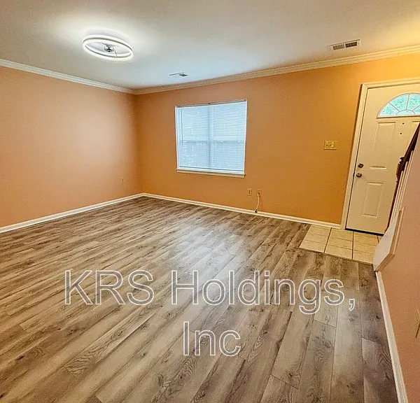 1235 Thomas Jefferson Pl — Photo 3