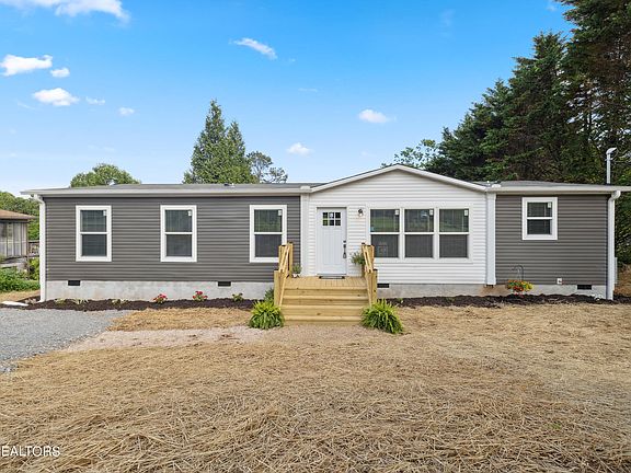 2nd image of 205 Pinecrest Dr
