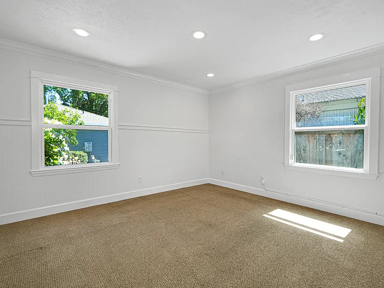 2249 Whyte Park Ave — Photo 14