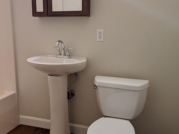 downstairs bathroom (with full tub/shower)