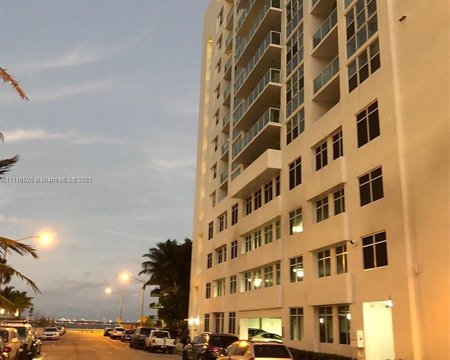 1st image of 520 NE 29th St #601