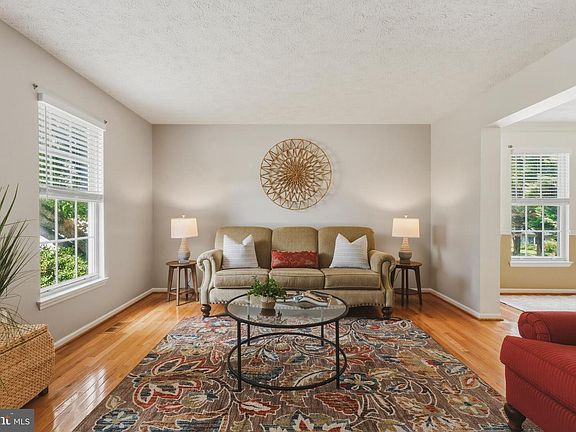 5th image of 520 Yellow Lily Ct