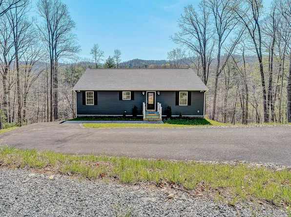 7175 Boones Trl, Boones Mill, VA 24065