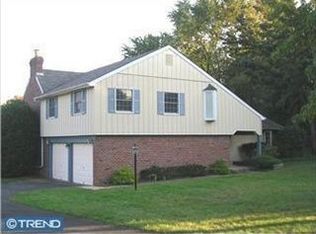 40 Black Rock Dr, Holland, PA 18966