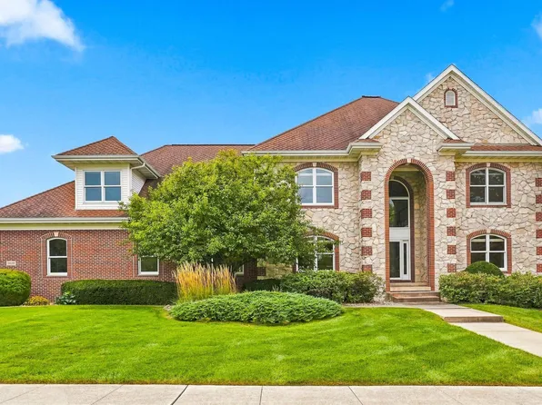 3024 Wellington Dr, Cedar Falls, IA 50613