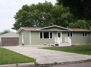 1727 Skyline Dr, Worthington, MN 56187