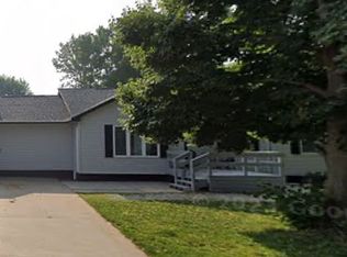 401 N 4th St, Doniphan, NE 68832