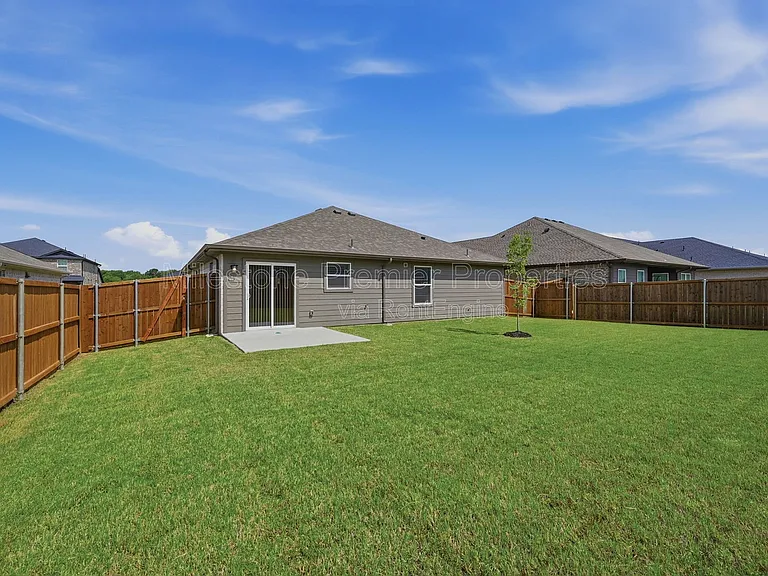 1819 Boxwood Dr — Photo 23