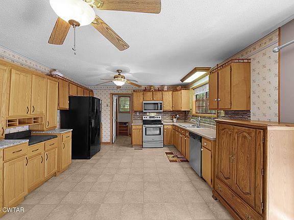 4th image of 875 New Friendship Rd